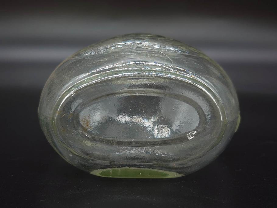 大正～昭和初期　FEEDING BOTTLE　I.IWASAKI&CO.　レトロなディスプレイを盛り上げるエンボス瓶(哺乳瓶、ボトル、日本製、ガラス瓶)(R-076785)