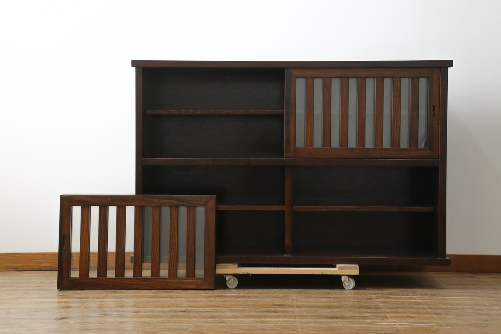 中古　美品　高級品　国産　職人手作り　総欅(ケヤキ)材　漆塗り　上質な和の空間を演出する水屋箪笥サイドボード(サイドキャビネット、収納棚、戸棚、食器棚)(R-076490)