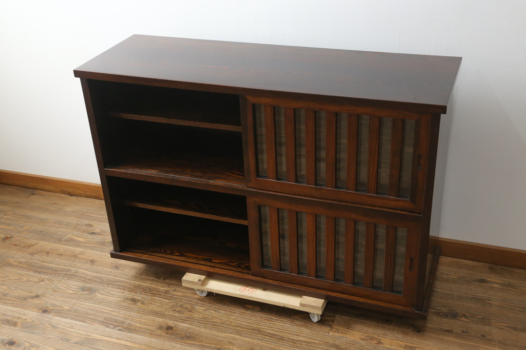 中古　美品　高級品　国産　職人手作り　総欅(ケヤキ)材　漆塗り　上質な和の空間を演出する水屋箪笥サイドボード(サイドキャビネット、収納棚、戸棚、食器棚)(R-076490)