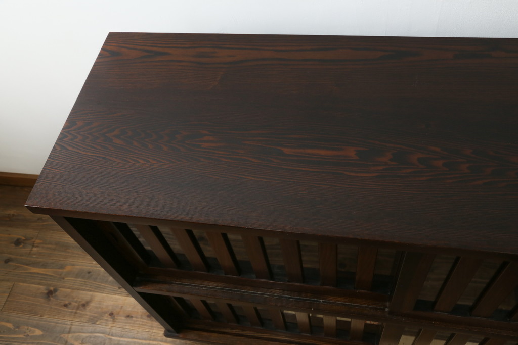 中古　美品　高級品　国産　職人手作り　総欅(ケヤキ)材　漆塗り　上質な和の空間を演出する水屋箪笥サイドボード(サイドキャビネット、収納棚、戸棚、食器棚)(R-076490)