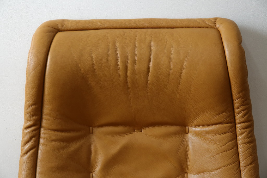中古　EKORNES(エコーネス)　ロイヤルシリーズ　本革(レザー)　極上のくつろぎの時間を演出するストレスレスチェア+オットマンのセット(クラシックベース、アームチェア、リクライニングチェア、椅子、イス、1人掛けソファ、1Pソファ、フットスツール、北欧)(定価約46万円)(R-083308)