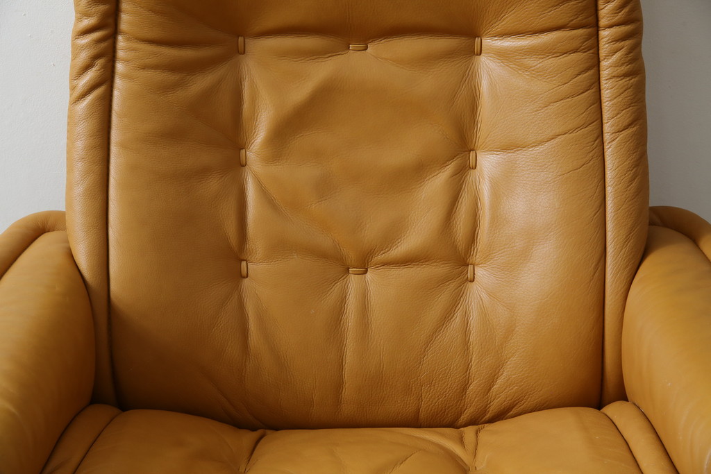 中古　EKORNES(エコーネス)　ロイヤルシリーズ　本革(レザー)　極上のくつろぎの時間を演出するストレスレスチェア+オットマンのセット(クラシックベース、アームチェア、リクライニングチェア、椅子、イス、1人掛けソファ、1Pソファ、フットスツール、北欧)(定価約46万円)(R-083308)