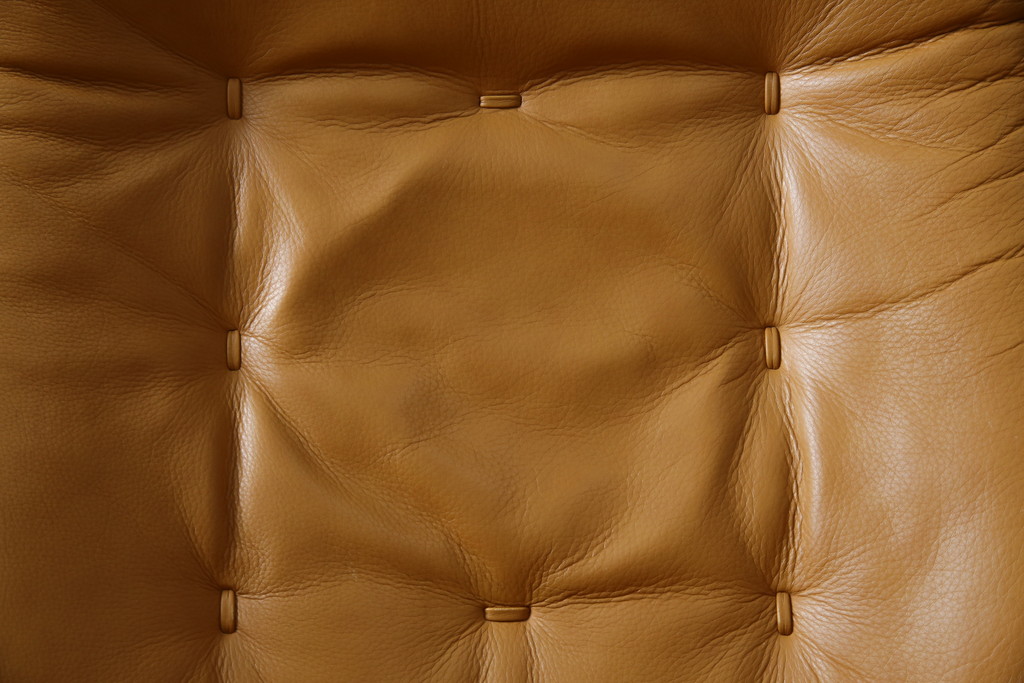 中古　EKORNES(エコーネス)　ロイヤルシリーズ　本革(レザー)　極上のくつろぎの時間を演出するストレスレスチェア+オットマンのセット(クラシックベース、アームチェア、リクライニングチェア、椅子、イス、1人掛けソファ、1Pソファ、フットスツール、北欧)(定価約46万円)(R-083308)