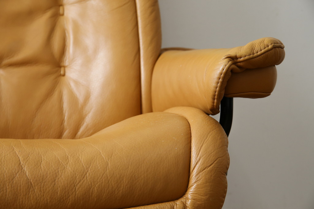 中古　EKORNES(エコーネス)　ロイヤルシリーズ　本革(レザー)　極上のくつろぎの時間を演出するストレスレスチェア+オットマンのセット(クラシックベース、アームチェア、リクライニングチェア、椅子、イス、1人掛けソファ、1Pソファ、フットスツール、北欧)(定価約46万円)(R-083308)