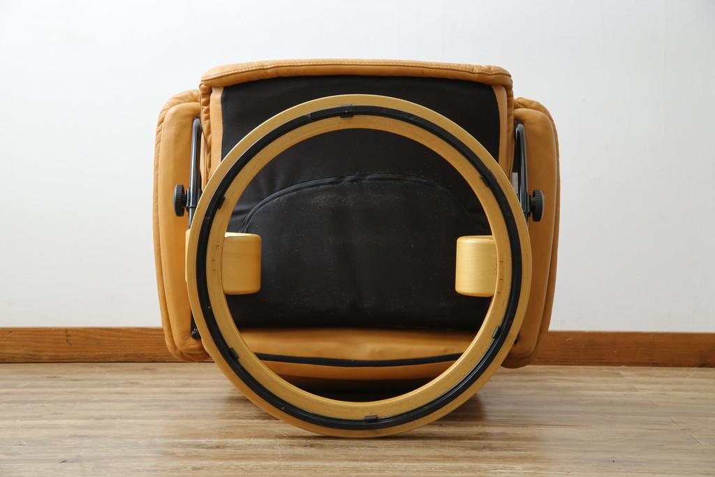 中古　EKORNES(エコーネス)　ロイヤルシリーズ　本革(レザー)　極上のくつろぎの時間を演出するストレスレスチェア+オットマンのセット(クラシックベース、アームチェア、リクライニングチェア、椅子、イス、1人掛けソファ、1Pソファ、フットスツール、北欧)(定価約46万円)(R-083308)