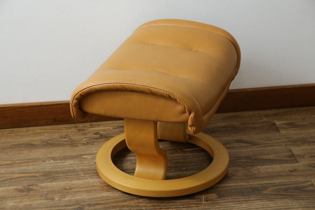 中古　EKORNES(エコーネス)　ロイヤルシリーズ　本革(レザー)　極上のくつろぎの時間を演出するストレスレスチェア+オットマンのセット(クラシックベース、アームチェア、リクライニングチェア、椅子、イス、1人掛けソファ、1Pソファ、フットスツール、北欧)(定価約46万円)(R-083308)