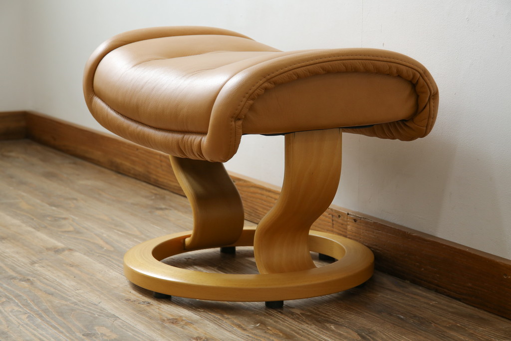中古　EKORNES(エコーネス)　ロイヤルシリーズ　本革(レザー)　極上のくつろぎの時間を演出するストレスレスチェア+オットマンのセット(クラシックベース、アームチェア、リクライニングチェア、椅子、イス、1人掛けソファ、1Pソファ、フットスツール、北欧)(定価約46万円)(R-083308)
