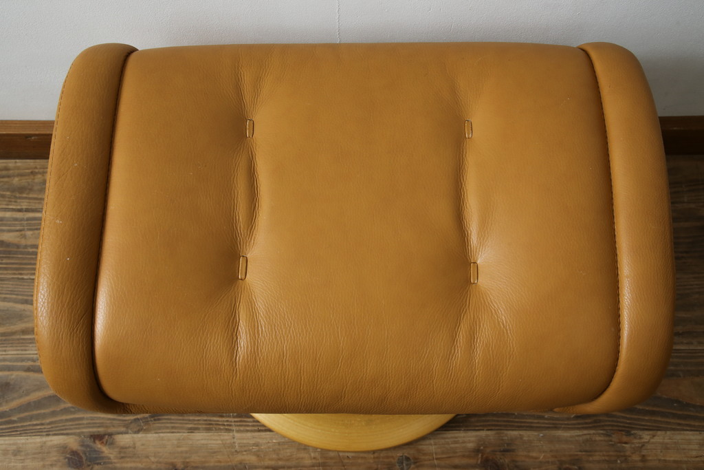 中古　EKORNES(エコーネス)　ロイヤルシリーズ　本革(レザー)　極上のくつろぎの時間を演出するストレスレスチェア+オットマンのセット(クラシックベース、アームチェア、リクライニングチェア、椅子、イス、1人掛けソファ、1Pソファ、フットスツール、北欧)(定価約46万円)(R-083308)