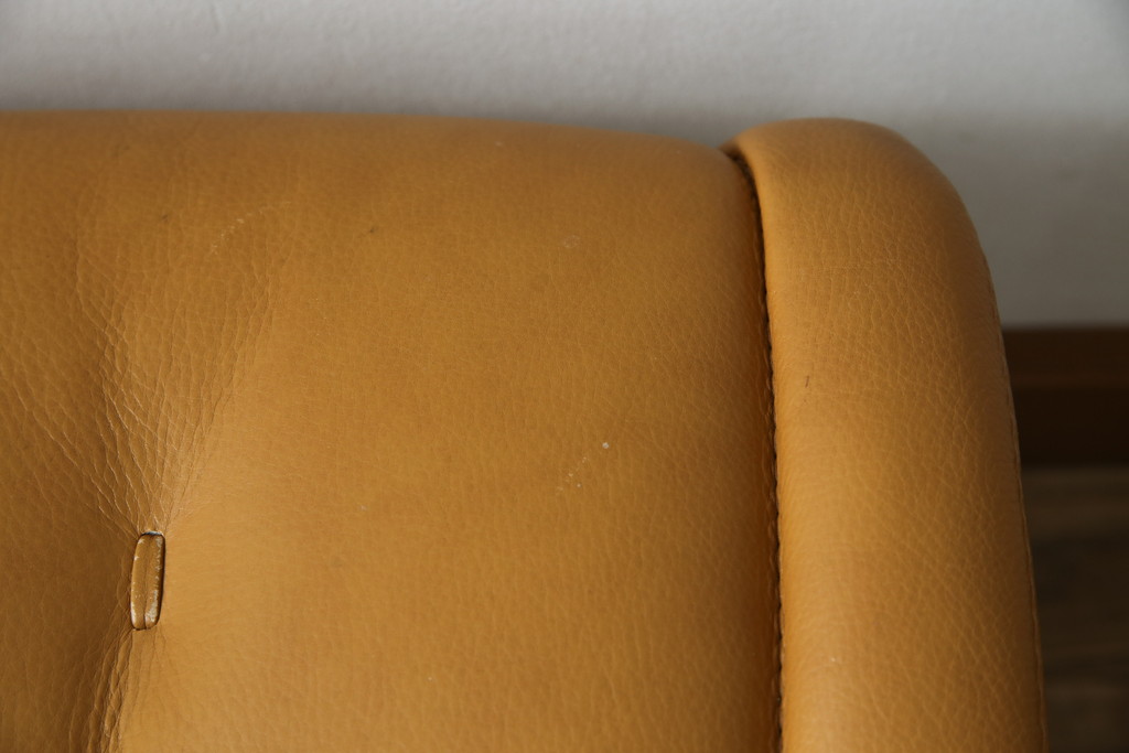 中古　EKORNES(エコーネス)　ロイヤルシリーズ　本革(レザー)　極上のくつろぎの時間を演出するストレスレスチェア+オットマンのセット(クラシックベース、アームチェア、リクライニングチェア、椅子、イス、1人掛けソファ、1Pソファ、フットスツール、北欧)(定価約46万円)(R-083308)