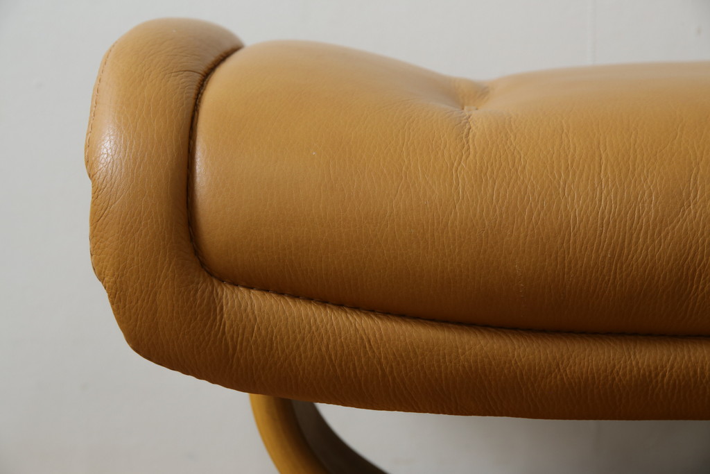 中古　EKORNES(エコーネス)　ロイヤルシリーズ　本革(レザー)　極上のくつろぎの時間を演出するストレスレスチェア+オットマンのセット(クラシックベース、アームチェア、リクライニングチェア、椅子、イス、1人掛けソファ、1Pソファ、フットスツール、北欧)(定価約46万円)(R-083308)