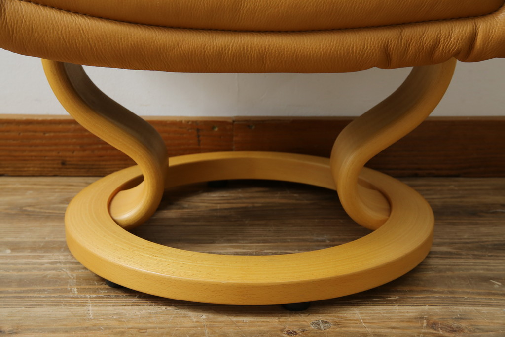 中古　EKORNES(エコーネス)　ロイヤルシリーズ　本革(レザー)　極上のくつろぎの時間を演出するストレスレスチェア+オットマンのセット(クラシックベース、アームチェア、リクライニングチェア、椅子、イス、1人掛けソファ、1Pソファ、フットスツール、北欧)(定価約46万円)(R-083308)