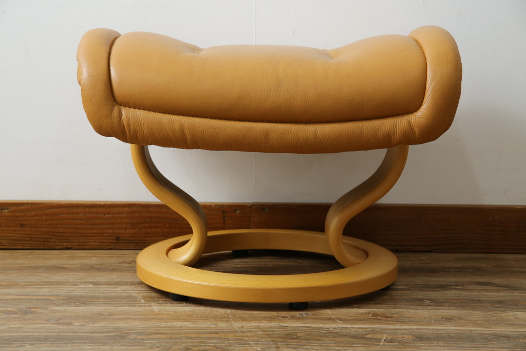 中古　EKORNES(エコーネス)　ロイヤルシリーズ　本革(レザー)　極上のくつろぎの時間を演出するストレスレスチェア+オットマンのセット(クラシックベース、アームチェア、リクライニングチェア、椅子、イス、1人掛けソファ、1Pソファ、フットスツール、北欧)(定価約46万円)(R-083308)