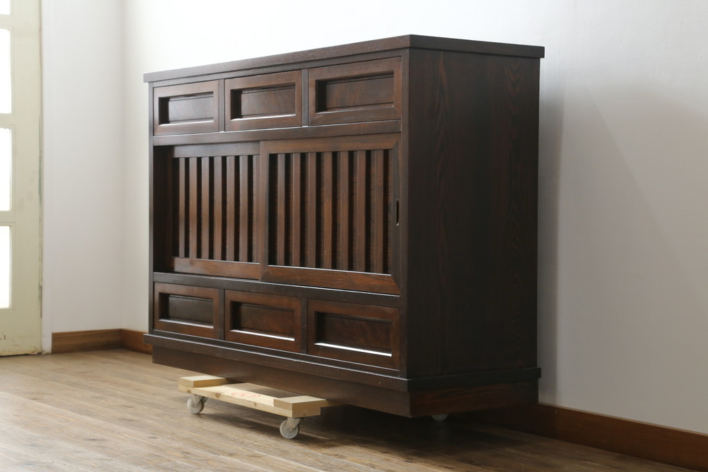 中古　美品　高級品　国産　職人手作り　総欅(ケヤキ)材　漆塗り　上質な和の空間を演出する水屋箪笥サイドボード(サイドキャビネット、収納棚、戸棚、食器棚、茶箪笥)(R-076491)