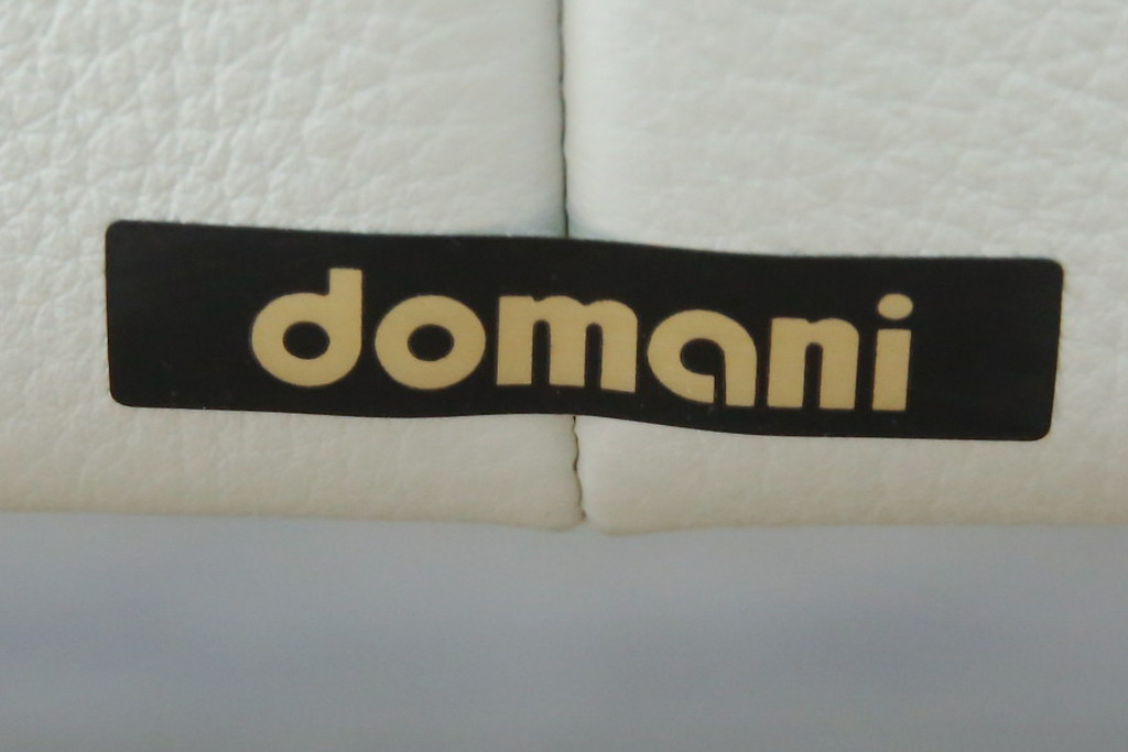 中古　超美品!!　カリモク家具(karimoku)　domani(ドマーニ)　Excel-Life(エクセルライフ)　本革(レザー)　上品でモダンなデザインの2人掛けソファ(2P、ラブソファ)(定価約82万円)(R-083303)