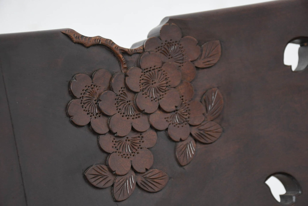 中古　超美品　元祖軽井沢彫　大坂屋家具店　繊細な桜の彫りが見事なKチェア4脚セット(軽井沢彫り、ダイニングチェア、椅子、イス、透かし彫り、バラ売り可能)(定価4脚で約100万円)(R-082595)