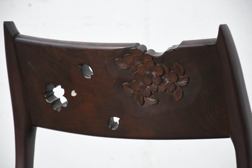 中古　超美品　元祖軽井沢彫　大坂屋家具店　繊細な桜の彫りが見事なKチェア4脚セット(軽井沢彫り、ダイニングチェア、椅子、イス、透かし彫り、バラ売り可能)(定価4脚で約100万円)(R-082597)