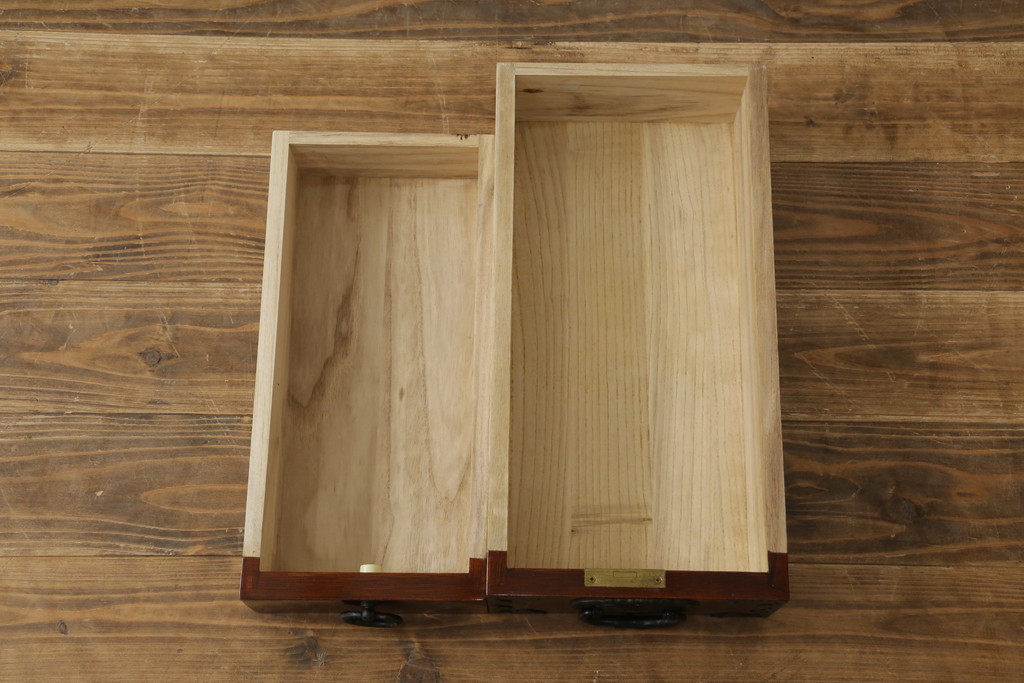 和製ビンテージ　三方欅(ケヤキ)材　唐獅子金具　木地呂塗り　力強い木目と迫力ある唐獅子が目を引く仙台民芸箪笥(仙台箪笥、収納箪笥、和タンス、引き出し、ヴィンテージ)(R-058520)