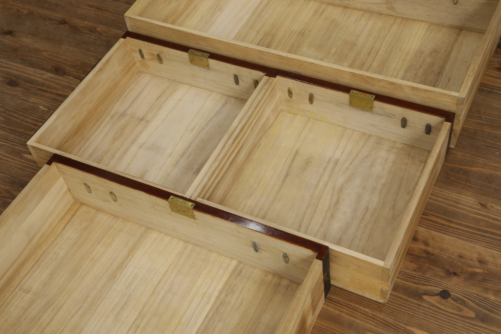 和製ビンテージ　三方欅(ケヤキ)材　唐獅子金具　木地呂塗り　力強い木目と迫力ある唐獅子が目を引く仙台民芸箪笥(仙台箪笥、収納箪笥、和タンス、引き出し、ヴィンテージ)(R-058520)
