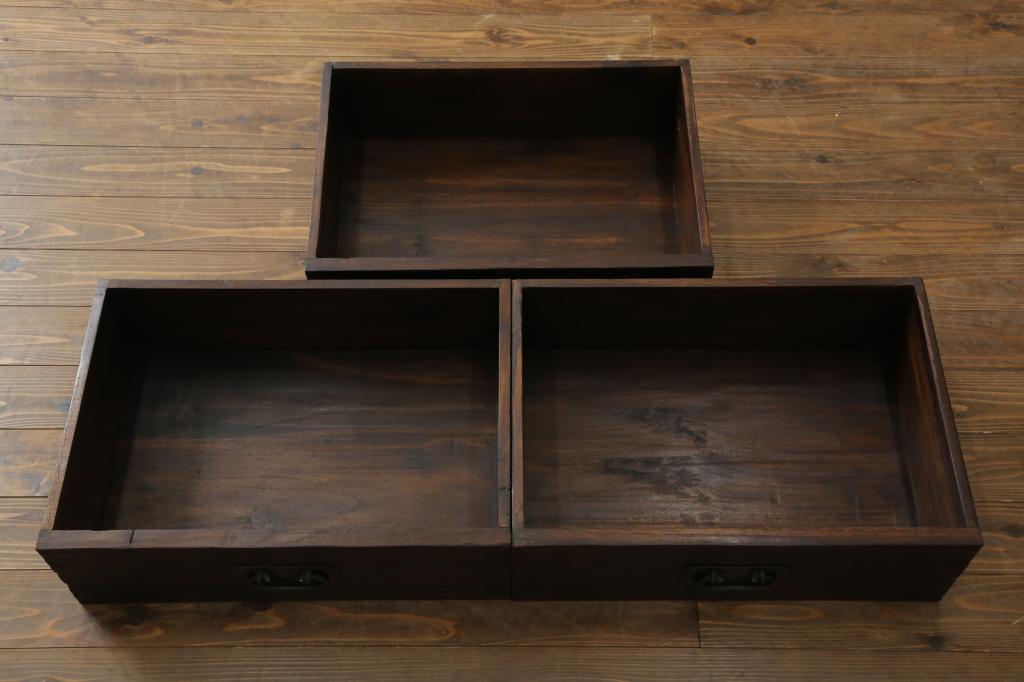 中古　美品　海外輸入家具　木の風合いが味わい深い総無垢材製のカウンターテーブル(サイドキャビネット、サイドボード、収納棚、戸棚、リビングボード、店舗什器)(R-077148)