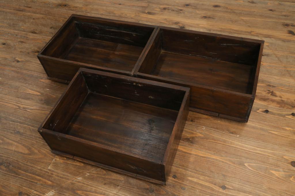 中古　美品　海外輸入家具　木の風合いが味わい深い総無垢材製のカウンターテーブル(サイドキャビネット、サイドボード、収納棚、戸棚、リビングボード、店舗什器)(R-077148)