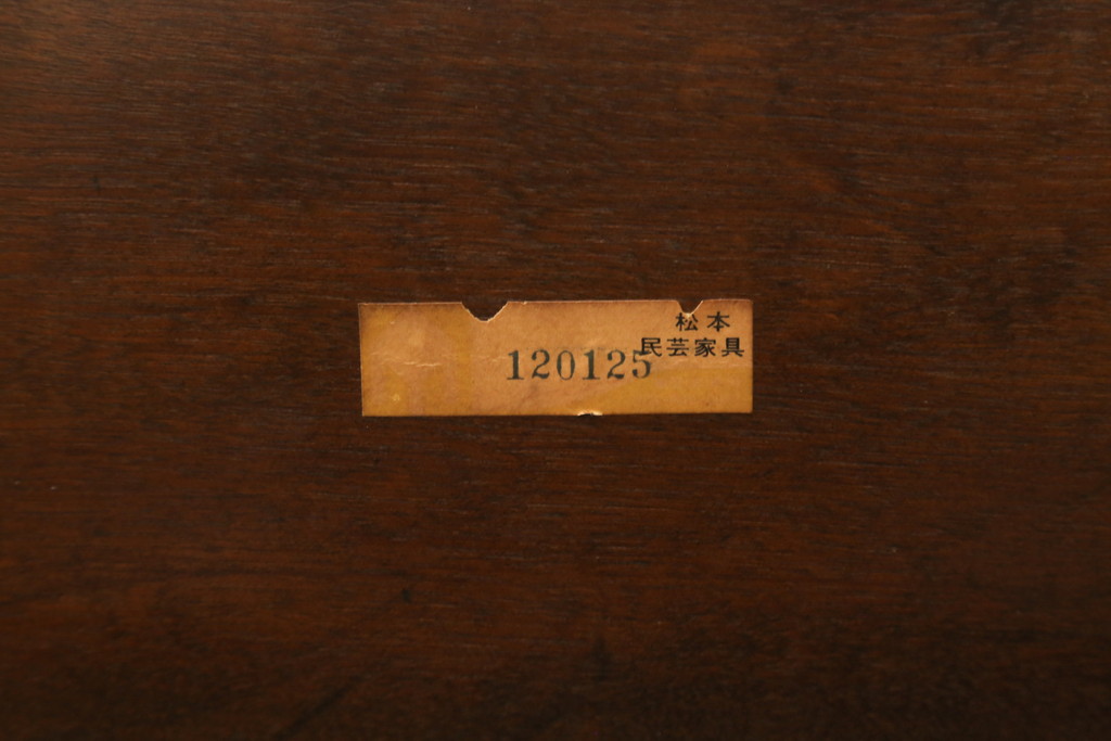 中古　松本民芸家具　#44A型　シックな色合いとクラシカルな佇まいが魅力のウィンザーチェア2脚セット(ウインザーチェア、アームチェア、板座チェア、ダイニングチェア、椅子、イス)(定価2脚で約40万円)(R-069812)