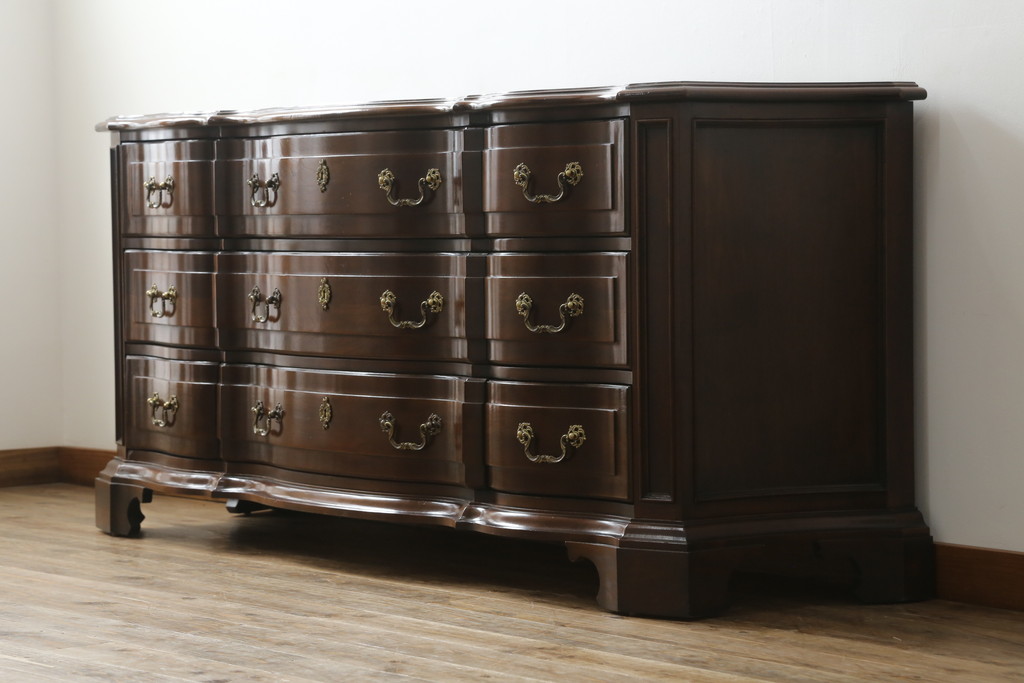 中古　美品!!　アメリカ最高級家具　センチュリー社(CENTURY)　クラシカルなデザインが高級感漂うサイドボード(チェスト、洋服タンス、収納箪笥、引き出し)(定価約130万円)(R-074146)