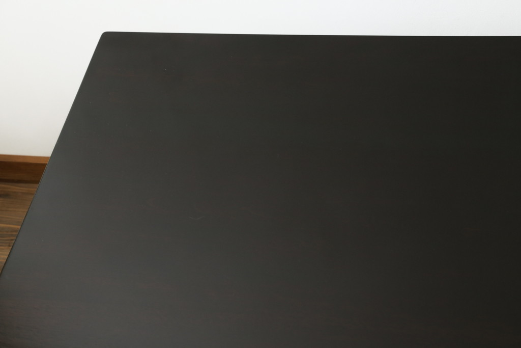 中古　美品　松本民芸家具　F型食卓　クラシカルな脚のデザインが目を引くダイニングテーブル(作業台、食卓、4人掛け)(定価約29万7千円)(R-068690)