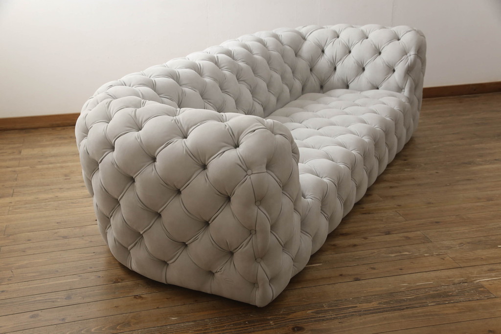 中古　3か月の短期使用　baxter(バクスター)　パオラ・ナヴォーネ(PAOLA NAVONE)デザイン　チェスタームーンソファ(CHESTER MOON SOFA)　洗練されたエレガントなデザインが魅力の2人掛けソファ(二人掛け、2P)(定価約446万円)(R-068552)