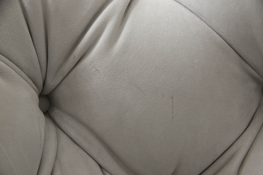 中古　3か月の短期使用　baxter(バクスター)　パオラ・ナヴォーネ(PAOLA NAVONE)デザイン　チェスタームーンソファ(CHESTER MOON SOFA)　洗練されたエレガントなデザインが魅力の2人掛けソファ(二人掛け、2P)(定価約446万円)(R-068552)