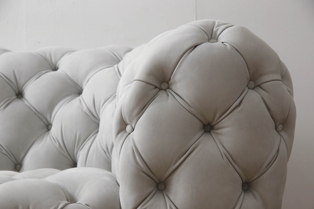 中古　3か月の短期使用　baxter(バクスター)　パオラ・ナヴォーネ(PAOLA NAVONE)デザイン　チェスタームーンソファ(CHESTER MOON SOFA)　洗練されたエレガントなデザインが魅力の2人掛けソファ(二人掛け、2P)(定価約446万円)(R-068552)