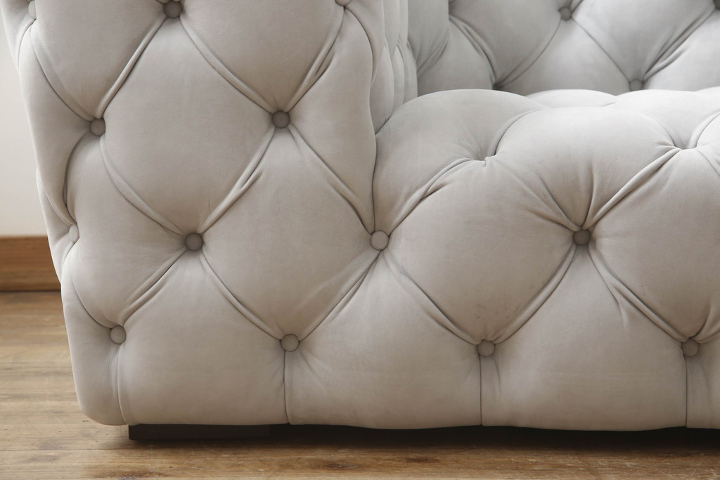 中古　3か月の短期使用　baxter(バクスター)　パオラ・ナヴォーネ(PAOLA NAVONE)デザイン　チェスタームーンソファ(CHESTER MOON SOFA)　洗練されたエレガントなデザインが魅力の2人掛けソファ(二人掛け、2P)(定価約446万円)(R-068552)