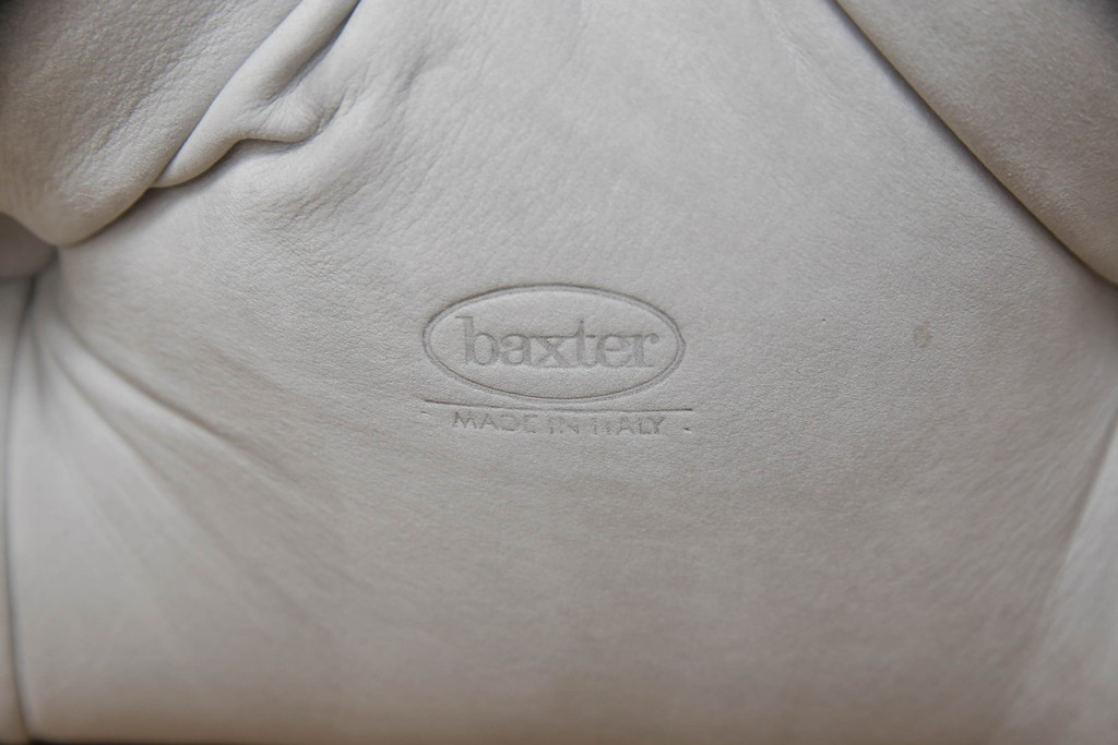 中古　3か月の短期使用　baxter(バクスター)　パオラ・ナヴォーネ(PAOLA NAVONE)デザイン　チェスタームーンソファ(CHESTER MOON SOFA)　洗練されたエレガントなデザインが魅力の2人掛けソファ(二人掛け、2P)(定価約446万円)(R-068552)