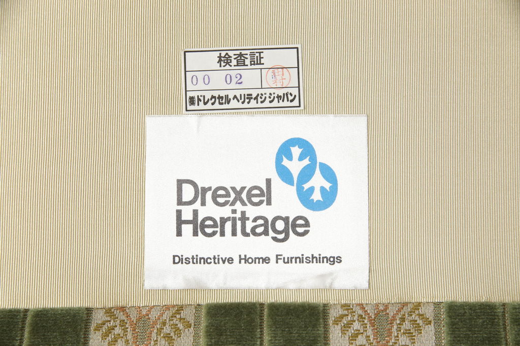 中古　DREXEL HERITAGE(ドレクセルヘリテイジ)　落ち着いた色合いとストライプ柄がクラシカルな雰囲気を高める3人掛けソファ(三人掛けソファ、3P)(R-070386)