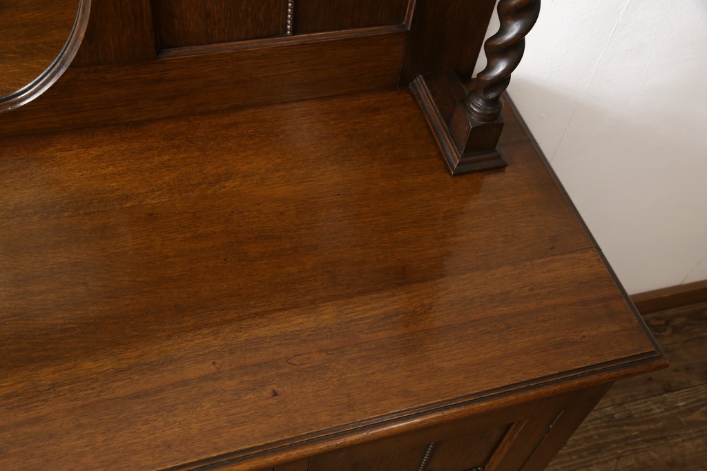 イギリスアンティーク　クラシカルな佇まいが魅力的なオーク材製のミラーバックサイドボード(キャビネット、収納棚)(R-047682)