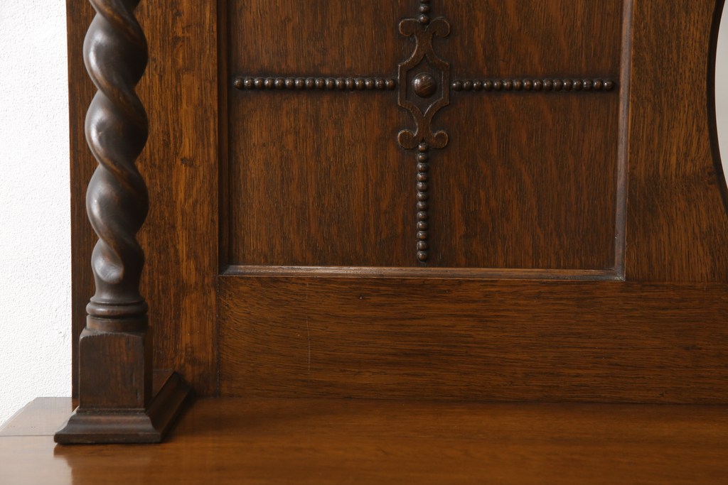 イギリスアンティーク　クラシカルな佇まいが魅力的なオーク材製のミラーバックサイドボード(キャビネット、収納棚)(R-047682)