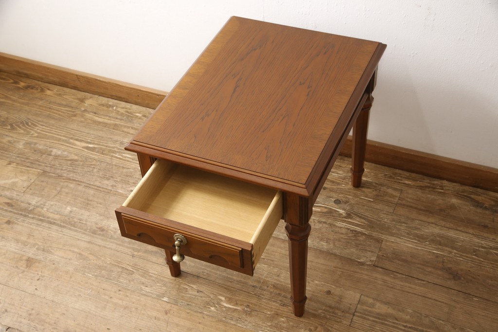 中古　美品　DREXEL HERITAGE(ドレクセルヘリテイジ)　細部までこだわりの詰まったデザインが素敵なサイドテーブル(ローテーブル、ナイトテーブル)(R-054440)