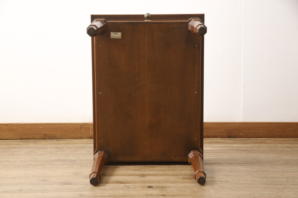 中古　美品　DREXEL HERITAGE(ドレクセルヘリテイジ)　細部までこだわりの詰まったデザインが素敵なサイドテーブル(ローテーブル、ナイトテーブル)(R-054440)