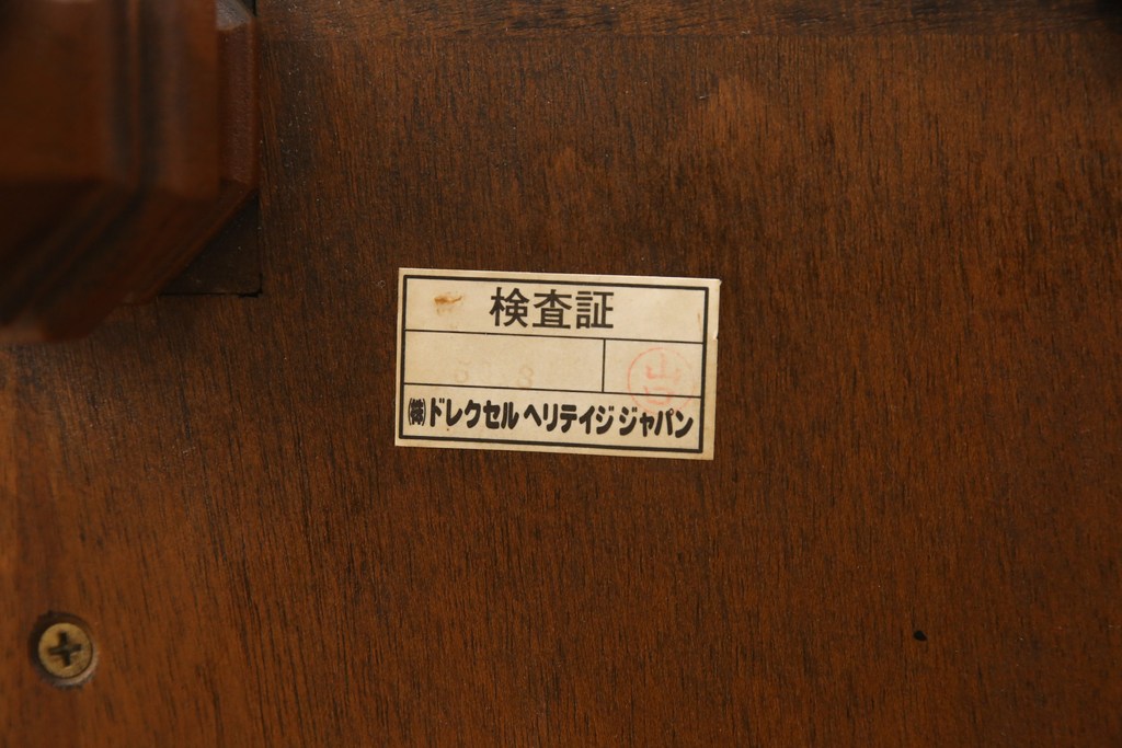 中古　美品　DREXEL HERITAGE(ドレクセルヘリテイジ)　細部までこだわりの詰まったデザインが素敵なサイドテーブル(ローテーブル、ナイトテーブル)(R-054440)