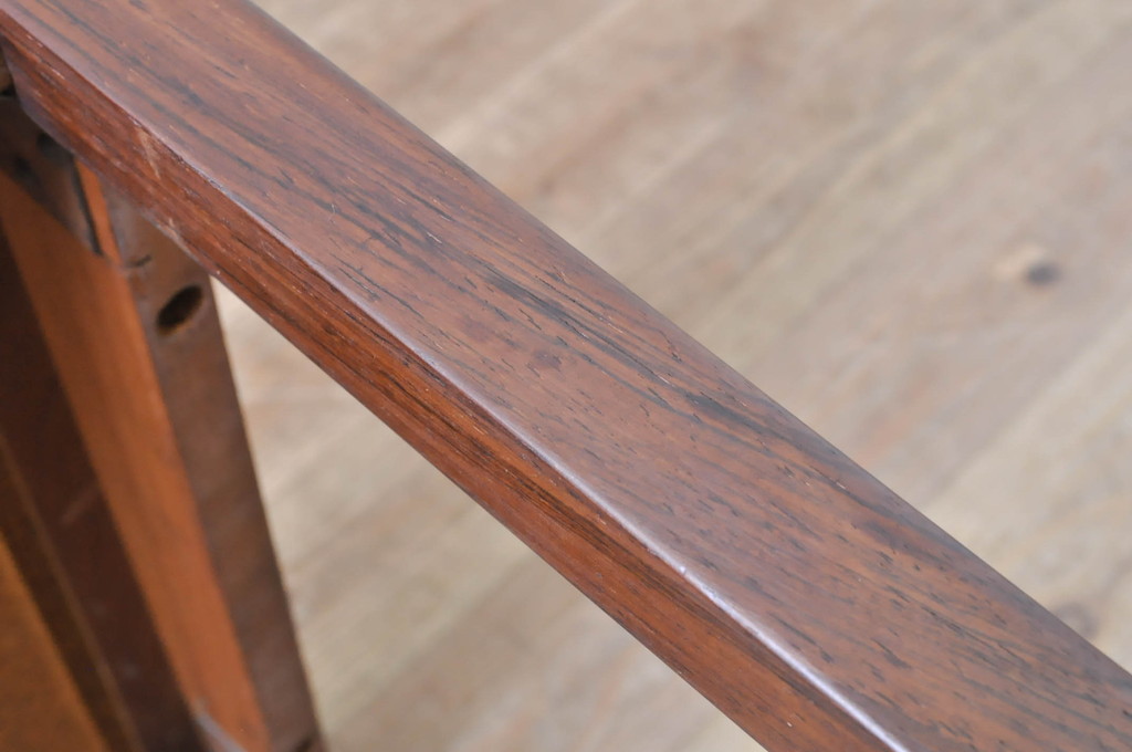 デンマークビンテージ　高級品!!　ローズウッド材　タイルトップがお洒落なローテーブル(サイドテーブル、センターテーブル、リビングテーブル、ヴィンテージ、北欧)(R-069047)