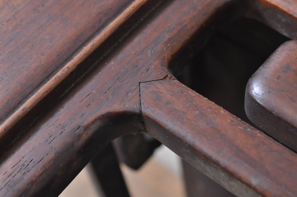  和製アンティーク　希少なサイズ　紫檀(シタン)材　雷文の彫刻が素敵な小座卓(ローテーブル、センターテーブル、リビングテーブル)(R-069049)