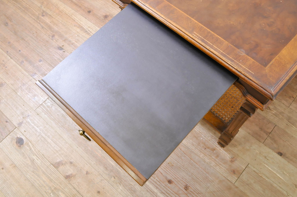 中古　DREXEL HERITAGE(ドレクセルヘリテイジ)　補助テーブル付きのクラシカルなサイドテーブル(ローテーブル、コーヒーテーブル、エンドテーブル、ナイトテーブル、飾り台)(R-069054)