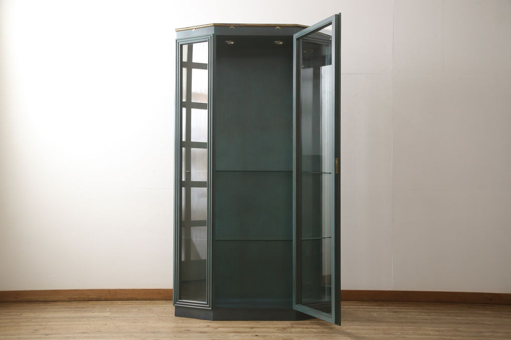 中古　バロッサバレンティ(VARO,S.A. VALENTI)　グリーンカラーが空間のアクセントになる5面ガラスのキュリオケース(ガラスケース、陳列棚、店舗什器)(R-050878)