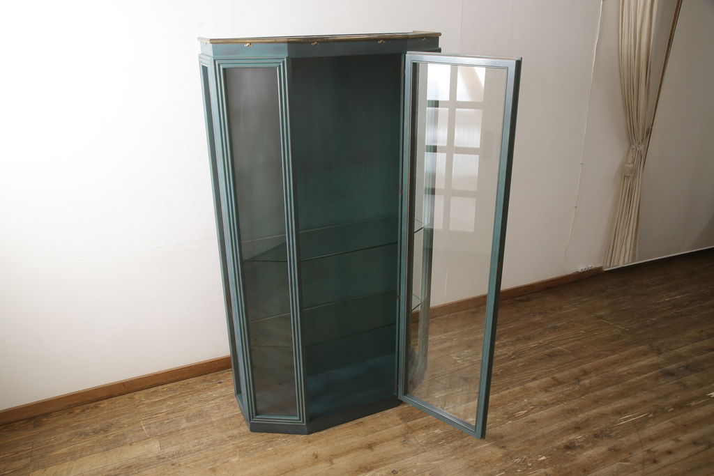 中古　バロッサバレンティ(VARO,S.A. VALENTI)　グリーンカラーが空間のアクセントになる5面ガラスのキュリオケース(ガラスケース、陳列棚、店舗什器)(R-050878)