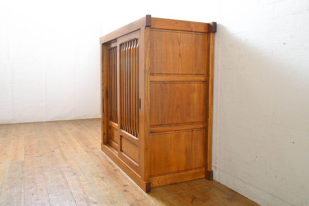 中古　民芸家具　超美品　展示品　ニレ材　品のある佇まいが美しい三尺水屋箪笥サイドボード(収納棚、戸棚、食器棚、キャビネット)(R-061510)