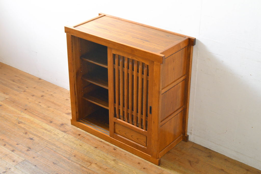中古　民芸家具　超美品　展示品　ニレ材　品のある佇まいが美しい三尺水屋箪笥サイドボード(収納棚、戸棚、食器棚、キャビネット)(R-061510)