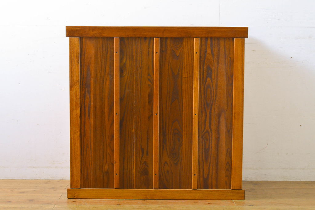 中古　民芸家具　超美品　展示品　ニレ材　品のある佇まいが美しい三尺水屋箪笥サイドボード(収納棚、戸棚、食器棚、キャビネット)(R-061510)