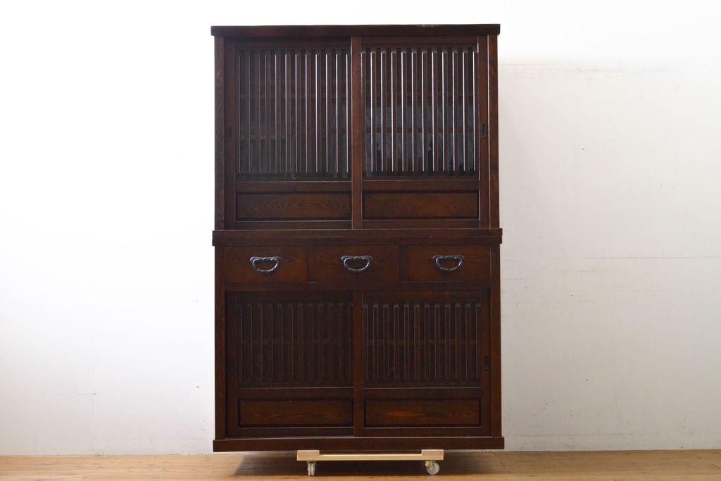 中古 民芸家具 展示未使用品 タモ材 上質な和の空間づくりに取り入れたいシックな水屋箪笥(収納棚、戸棚、食器棚、重ね戸棚、キャビネット)(R-061454) | ラフジュ工房