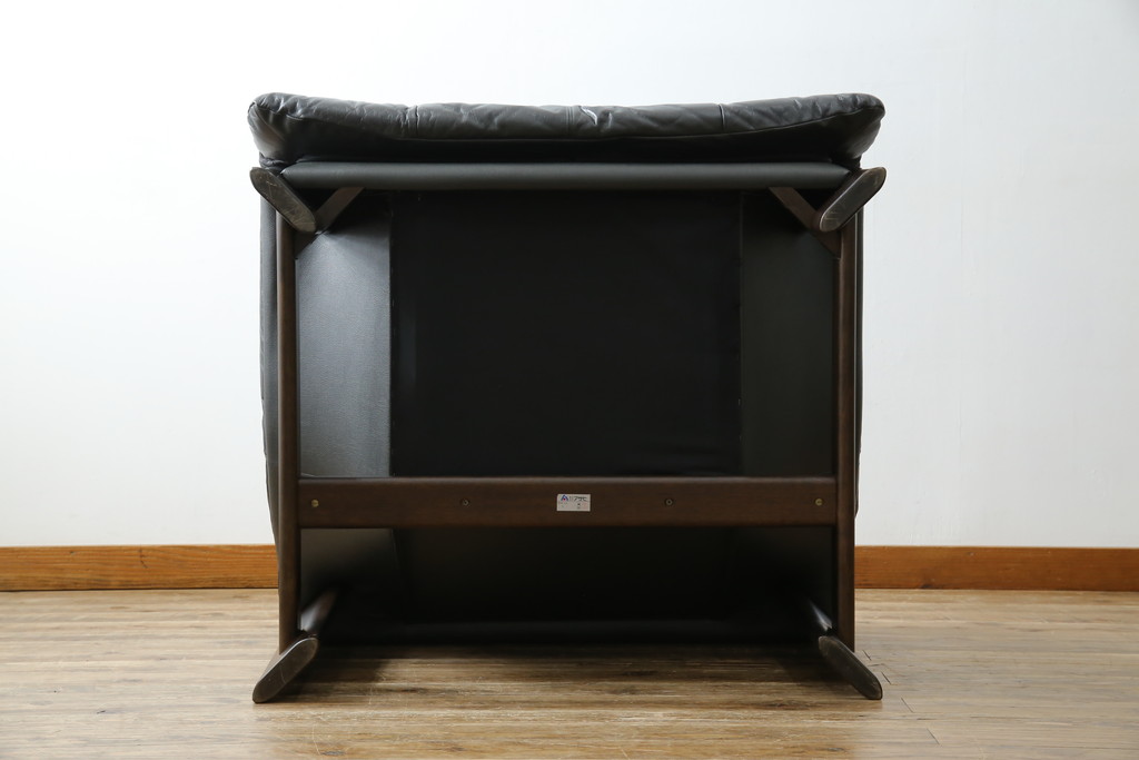 中古　美品　国産職人手作り　アサヒ木工　本革(一部合皮)　安らぎの空間を演出する1人掛けソファ(アームチェア、1Pソファ、一人掛け、レザー)(定価約13万円)(R-082108)
