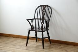 中古　美品!!　松本民芸家具　シックな色合いとクラシカルな佇まいが魅力のホイールバックウィンザーチェア(ウインザーチェア、アームチェア、板座チェア、ダイニングチェア、椅子、イス)(定価約19万8千円)(R-073269)