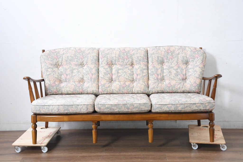 中古　カリモク家具(karimoku)　COLONIAL(コロニアル)シリーズ　クラシカルな佇まいが魅力的な3人掛けソファ(花柄、三人掛け、3Pソファ、トリプルソファ)(R-083242)